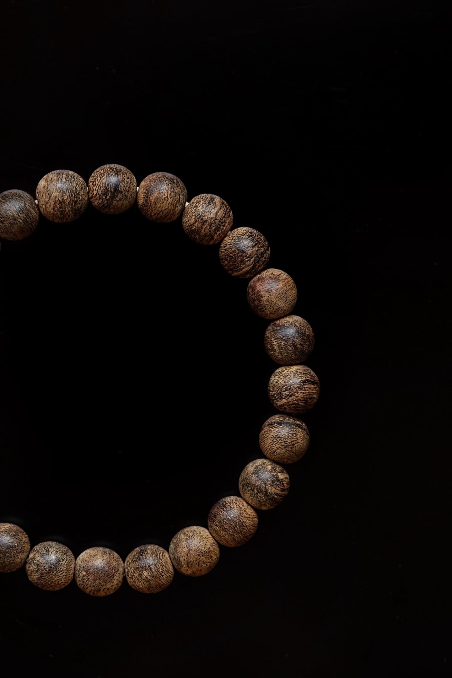 原创沉香x翡翠 | 达拉干“冰清玉润”手串正区达拉干沉水老料，香气馥郁，乳香与凉