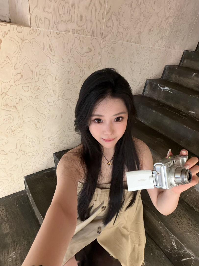 -这个点还有人咩 简媜是神让世界是世界我甘心 是我的茧 
