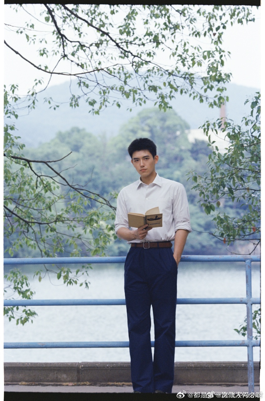 陈飞宇语音电台告别方穆扬陈飞宇纯真年代的爱情收官 陈飞宇在《纯真年代的爱情》收官