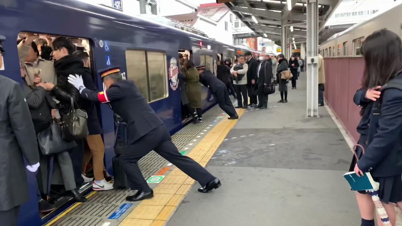 岛国最近一桩性侵案传播得火热，无非是男星高橋慶生在电车摸高二女生这个噱头热度比较