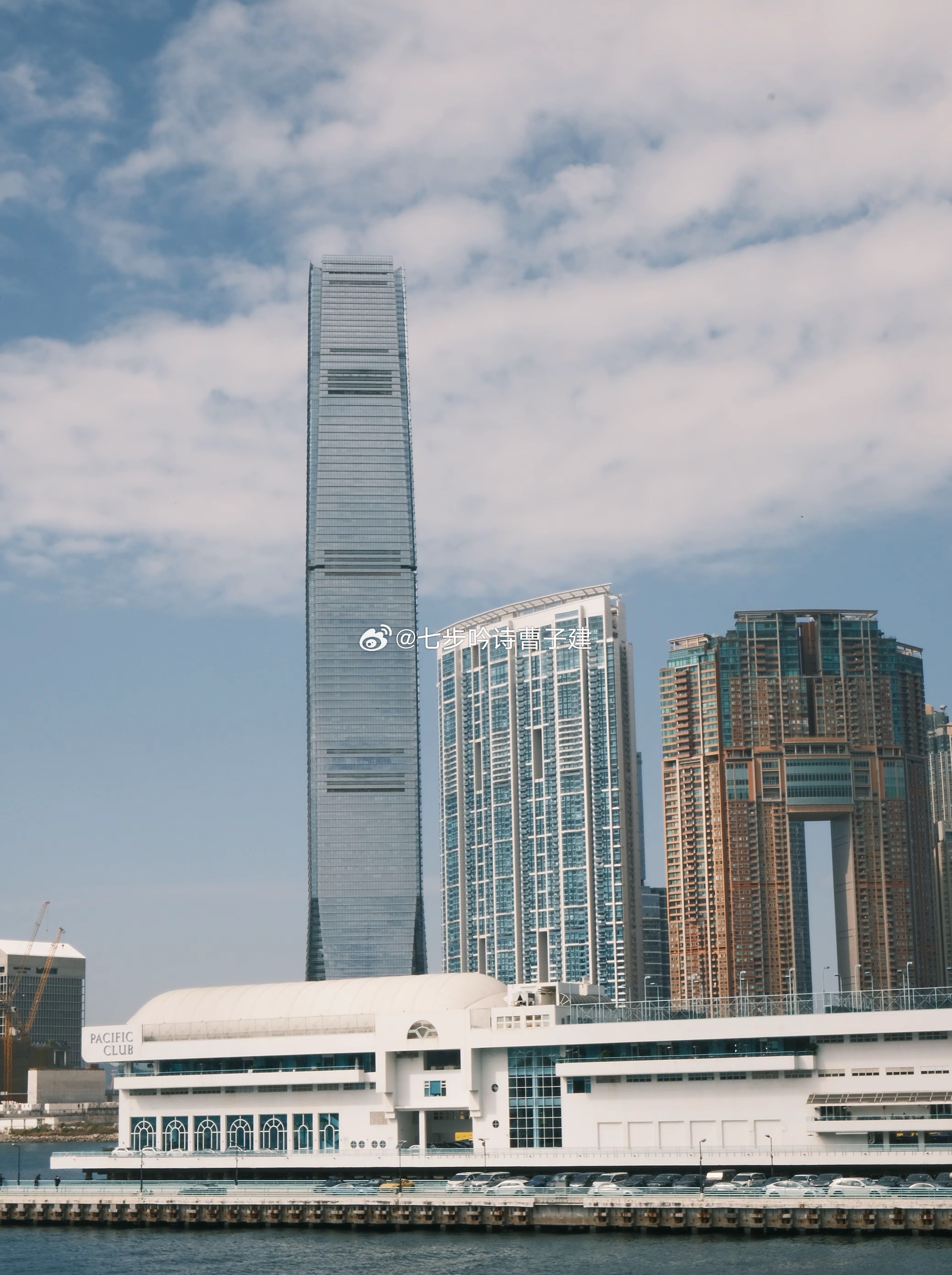 还是喜欢晴天的香港…自从搬到九龙后感觉坐高铁都方便了[捂嘴哭] ​​​