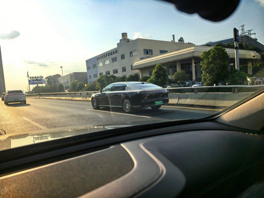 尊姐非常醒目，一眼就看到了 ​​​