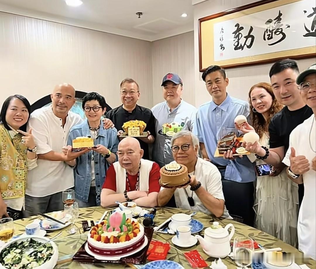 万万没想到，大师兄黄一飞庆生，竟然没看到周星驰的身影……
8月1日，网上晒出视频