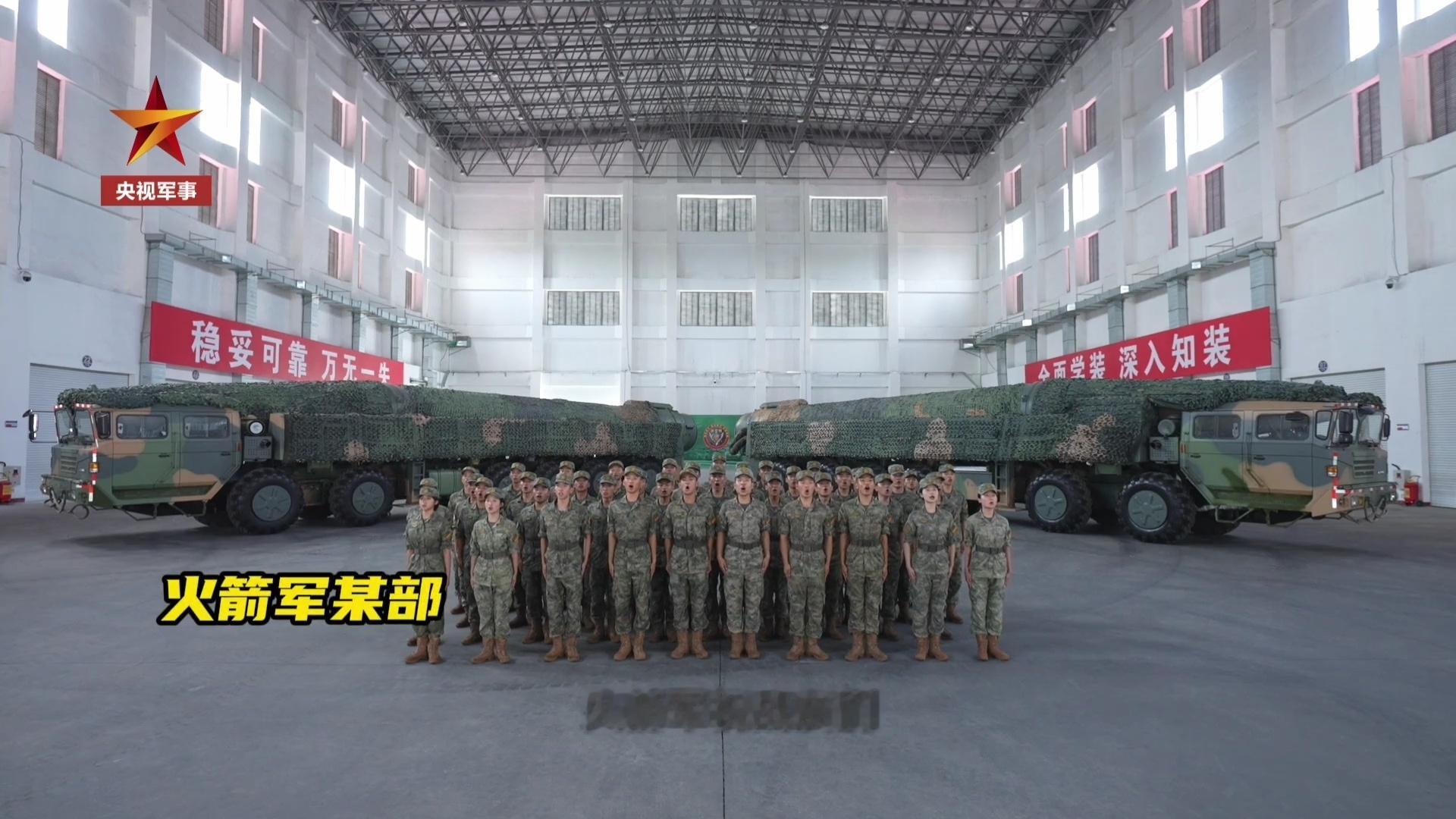 烽火问鼎计划八一快到了，火箭军都愿意拿出快递合影，空军某部还是低调，没把歼20摆