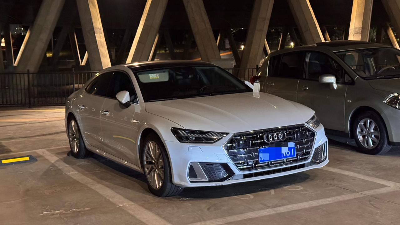 今晚车聚全是斯巴鲁的车主
但要求大家别开斯巴鲁来
最后来了些奇奇怪怪的车型
奥迪