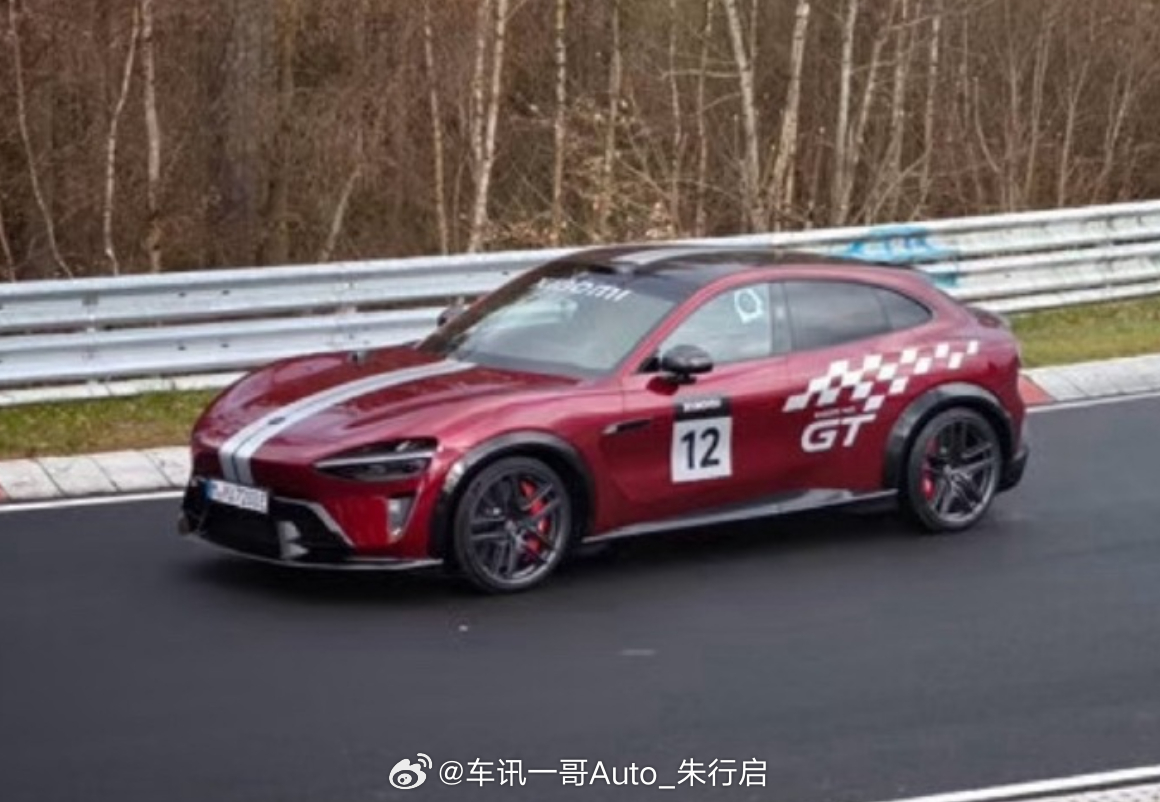 小米YU7 GT的实车在纽北亮相不知道最后的成绩咋样