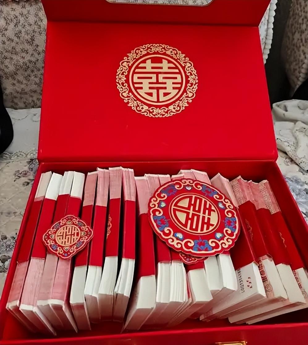彩礼行情垮掉了，因为男生集体不玩了。
 
民政部5月9日发布的数据，把这事儿钉得