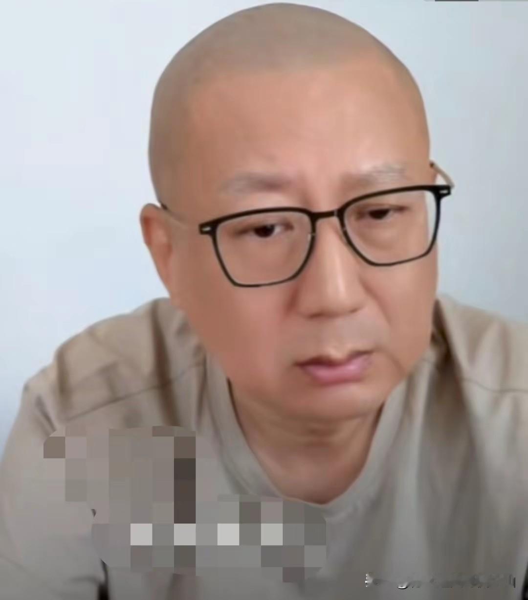 曝老汪说，如今网上有人带节奏黑杨老五，说他自己是海清，还收了众多徒弟，有唱歌的、