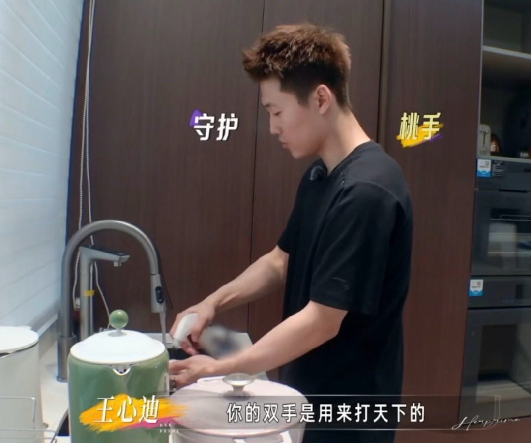 怎么不算全员女A男O呢恋综还是得看真夫妻好磕冉莹颖一个眼神，邹市明立刻立正站好。