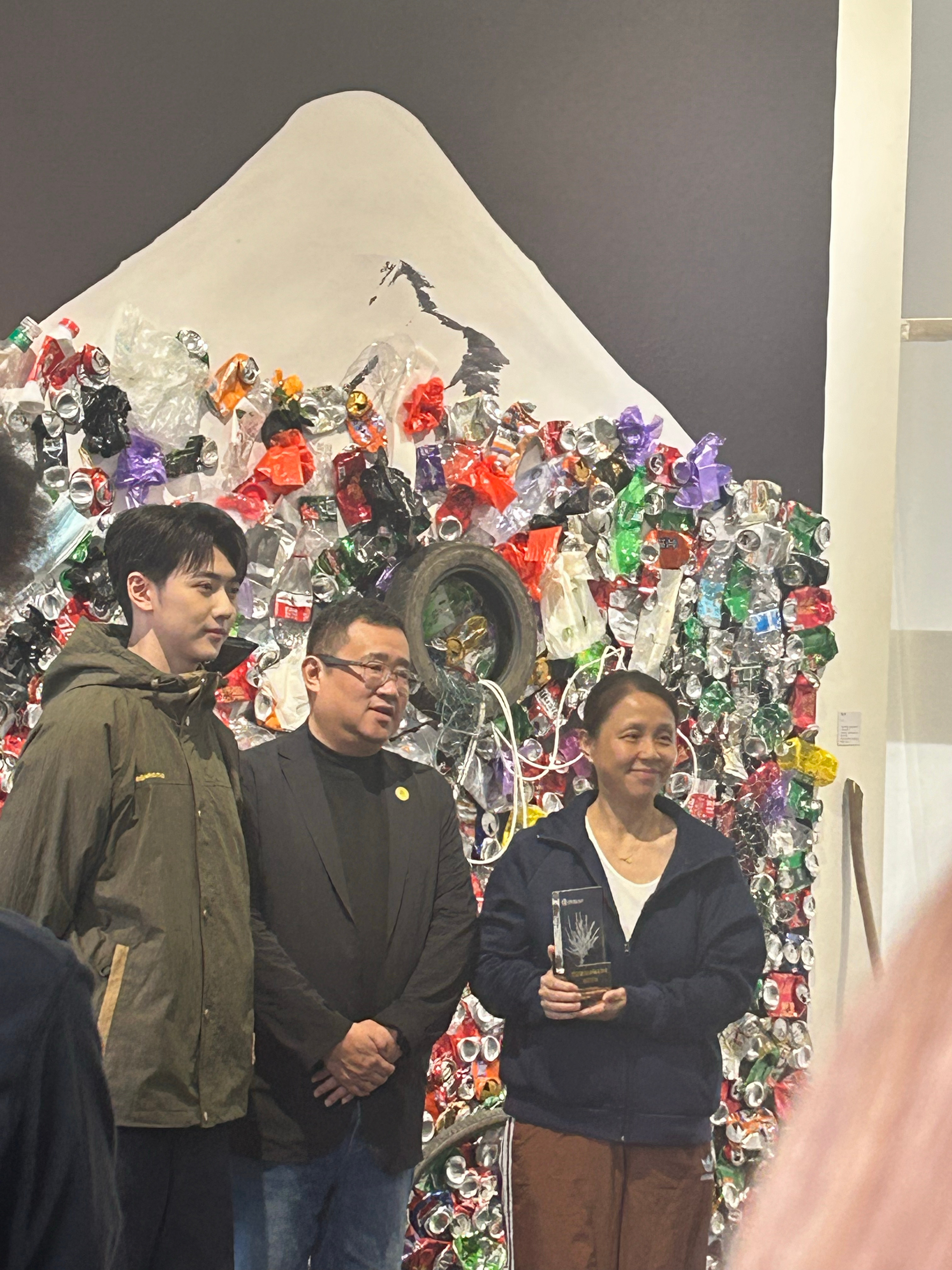 追光者环保视觉艺术展  焉栩嘉[超话]   今天来看哇唧唧哇《追光者》环保艺术展