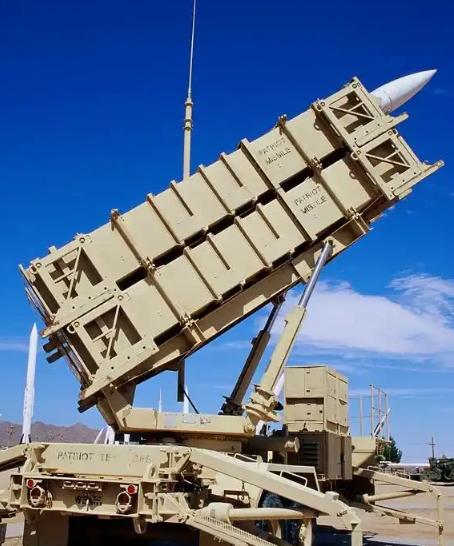 特朗普估计现在很发愁

特朗普现在愁得头发都快薅光了，那副抓耳挠腮的样子估计比当