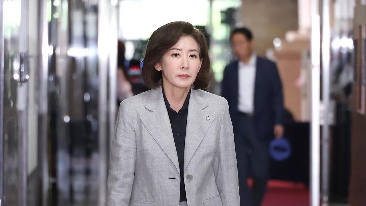 政治上有想法的政客通常都要    “带头”？
罗景垣在国会通宵静坐（不是绝食）要