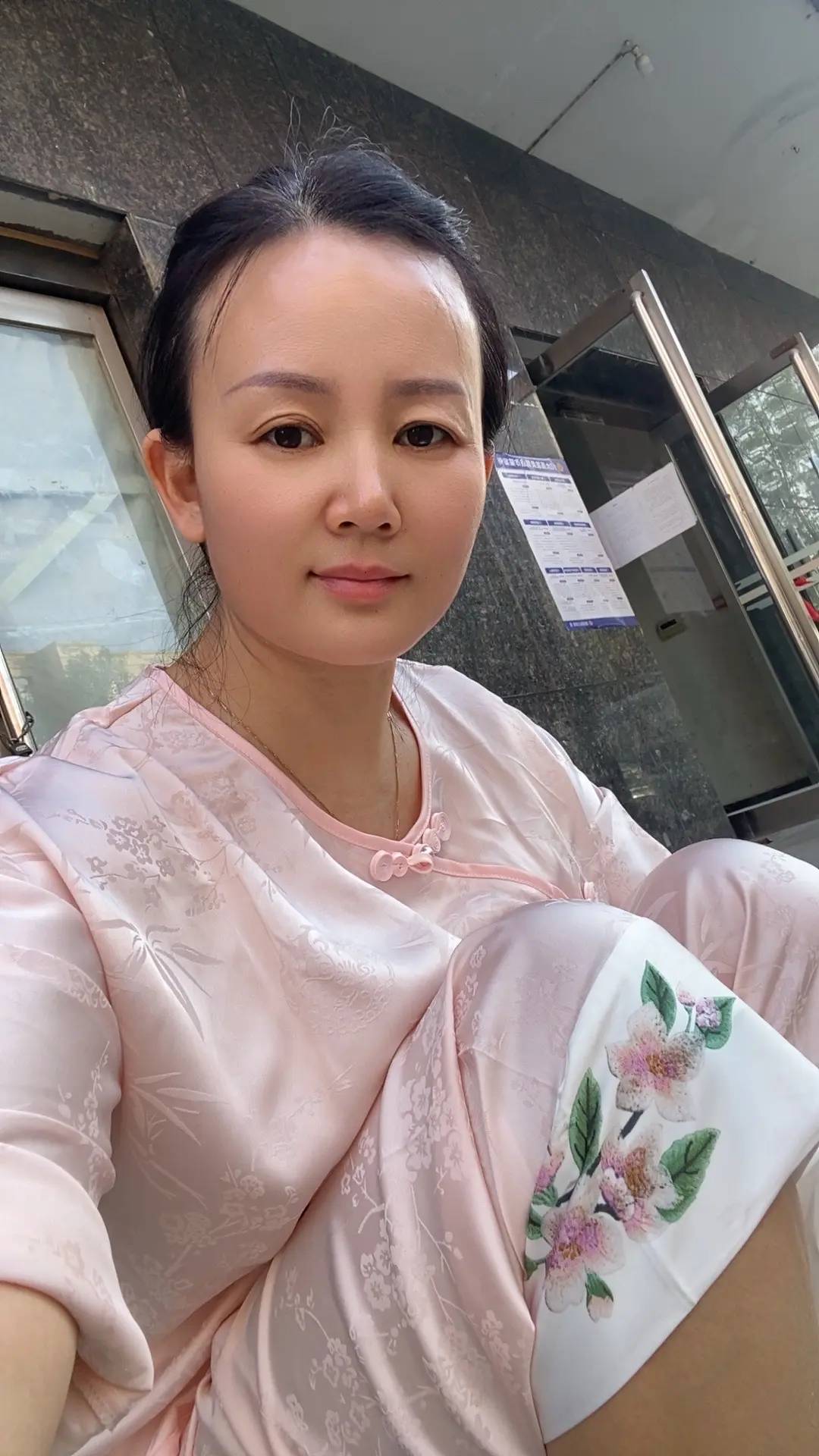 我是人呐，怎么可能没有执念呢？哪怕想得多清楚看得多透彻，也会难过也会揪...