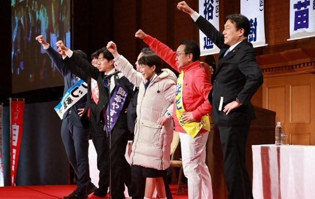 2026年2月1日，日本首相高市早苗原本要出席NHK的＂周日辩论＂节目。
那天，