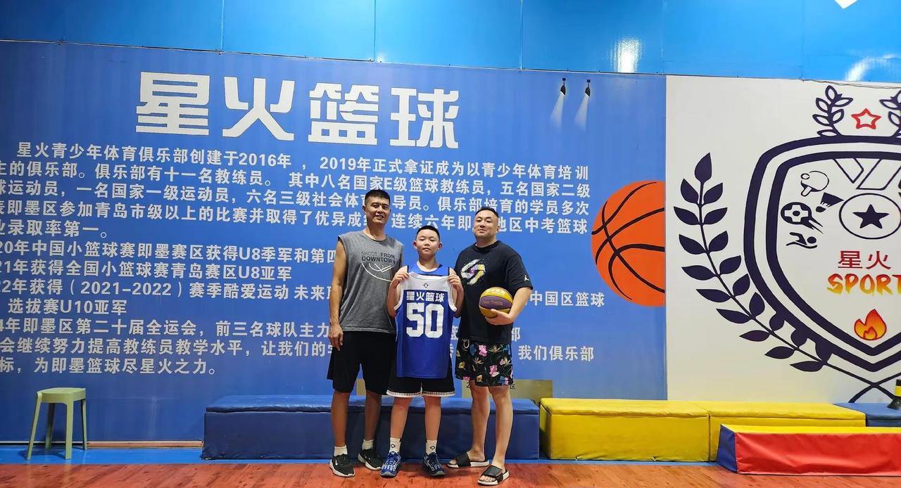 少年逐梦，篮球为伴🏀孩子即将步入初中，家长特意送来心意礼物。一份礼物，是认可，