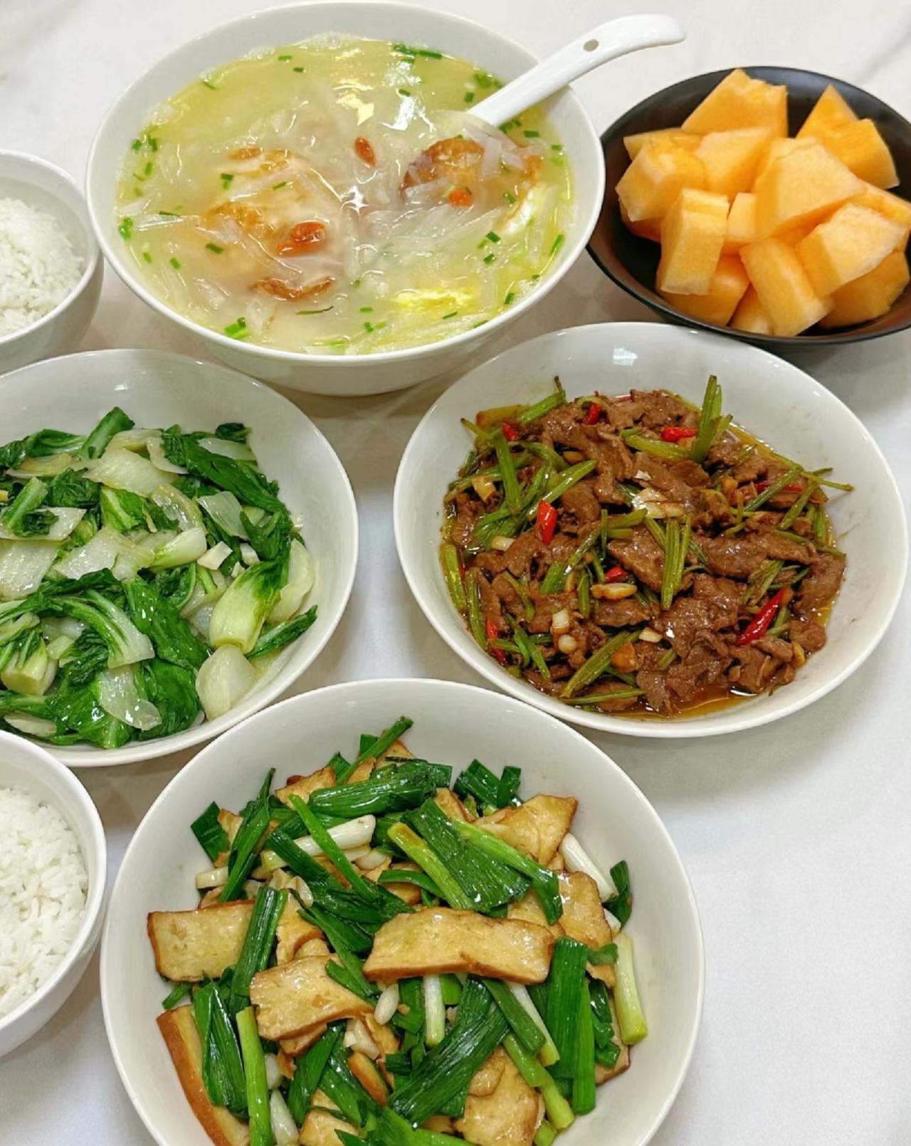 终于找到一个称心的阿姨[比心]
每天来做饭2小时，每个月1850元
帮我省下了不