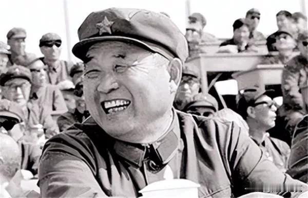 李德生大器晚成。1969年起，李德生受主席提携，从军长提至中央，次年任总政治部主