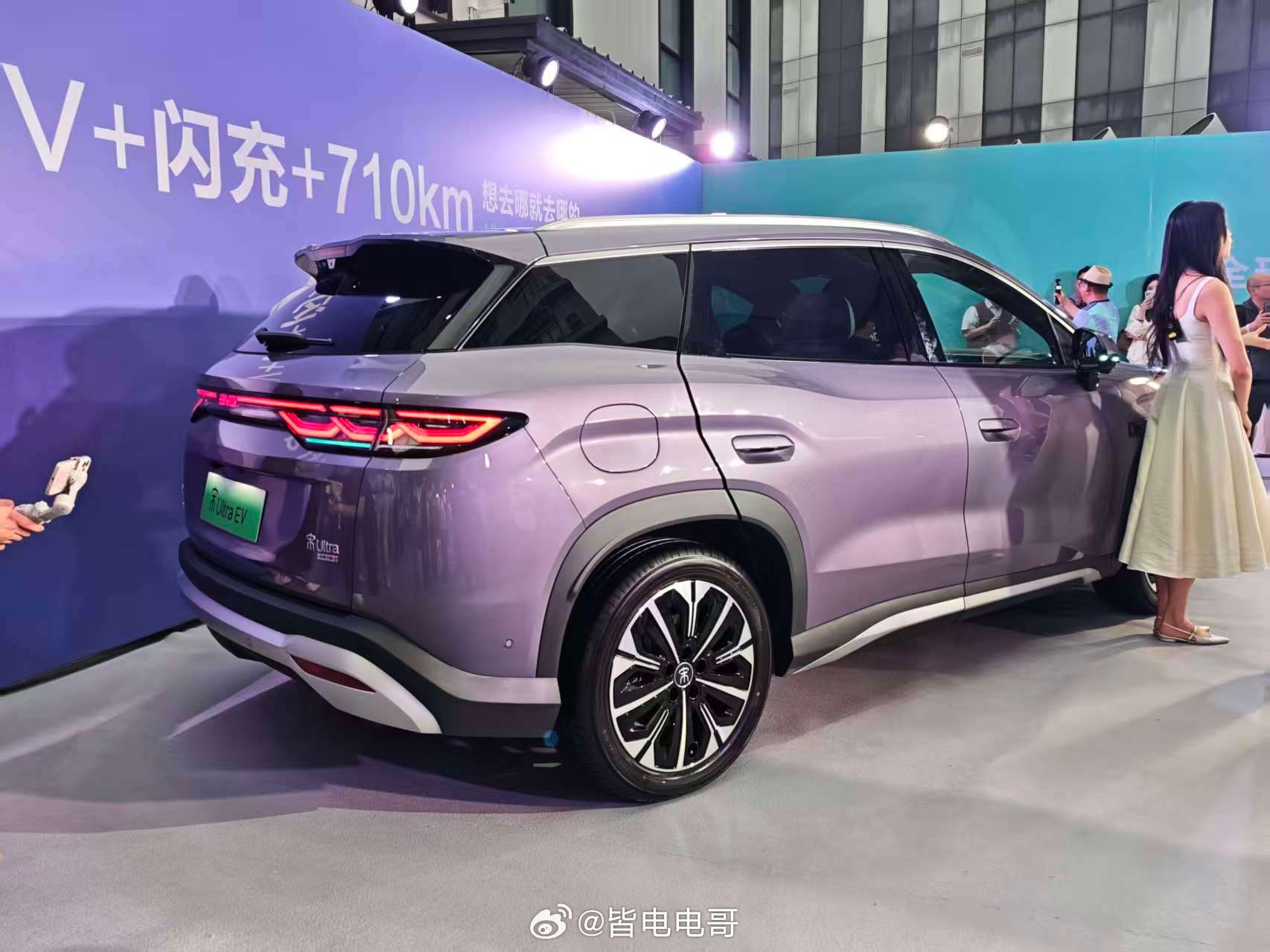 全新 比亚迪宋Ultra 上市发布会现场现场太多人啦～新车的人气简直拉满了！比亚