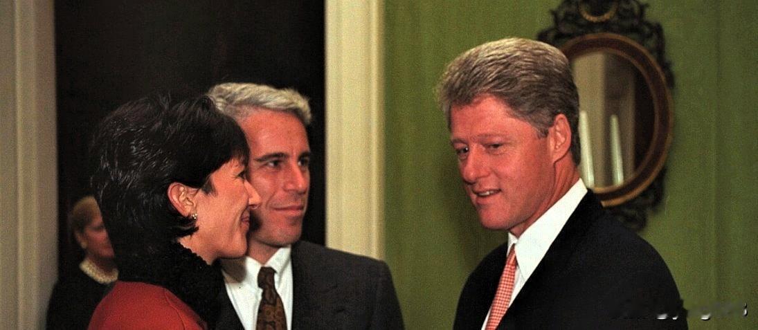他们之间长达数十年的亲密友谊，为何对爱泼斯坦的罪行毫不知情？

前总统比尔·克林