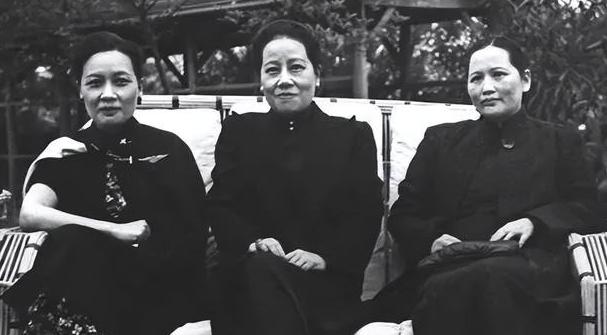 宋美龄一生究竟有多少财富？
 
宋美龄和蒋介石结婚后，两人财务是分开的，走的是美