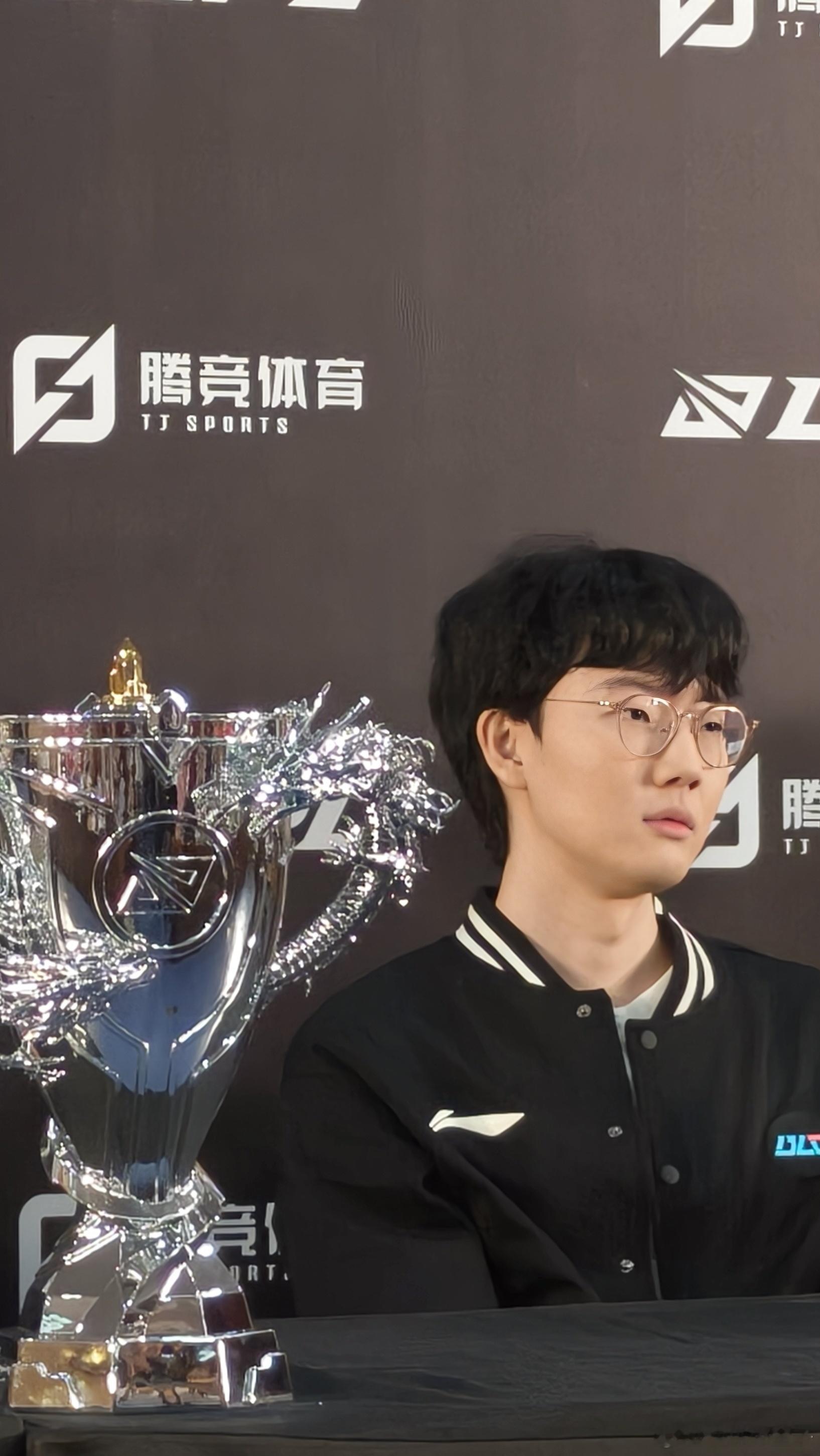 Viper想在MSI遇到HLE，另外第二把炸弹人TP二塔确实是为了保持神秘而有意