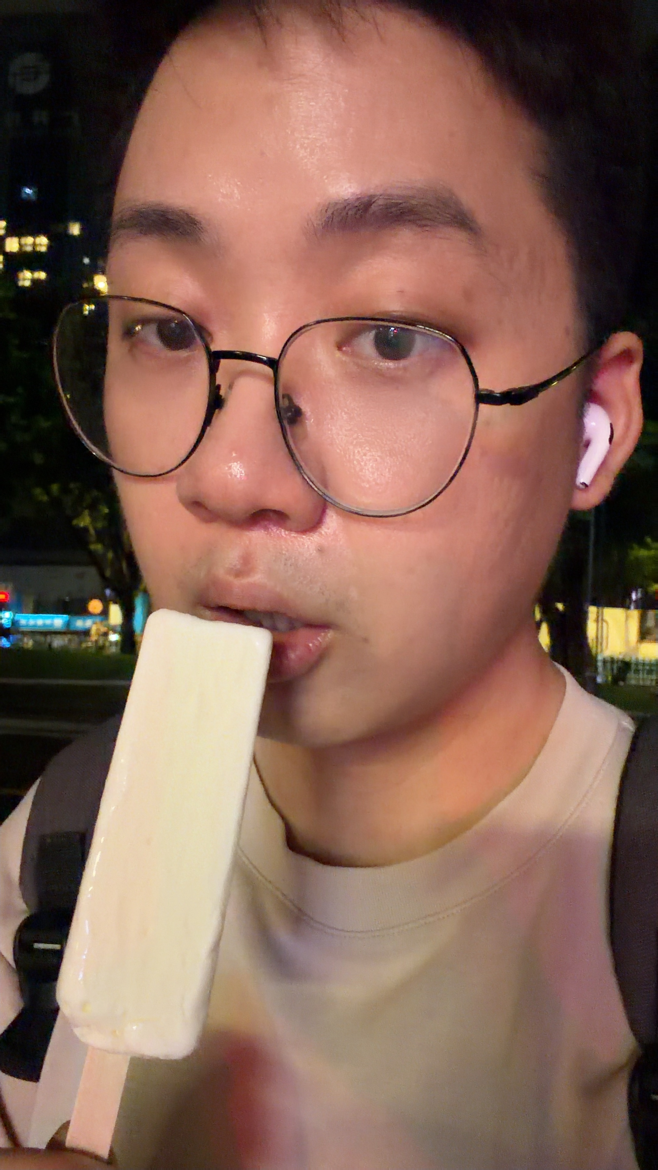 好了万里长征终于到广，吃一根庆祝下！ ​​​