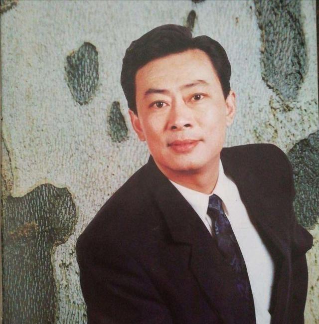 1984年，宝贝儿子患了癫痫病，不久后，王诗槐离婚，和有智力残疾的儿子相依为命，
