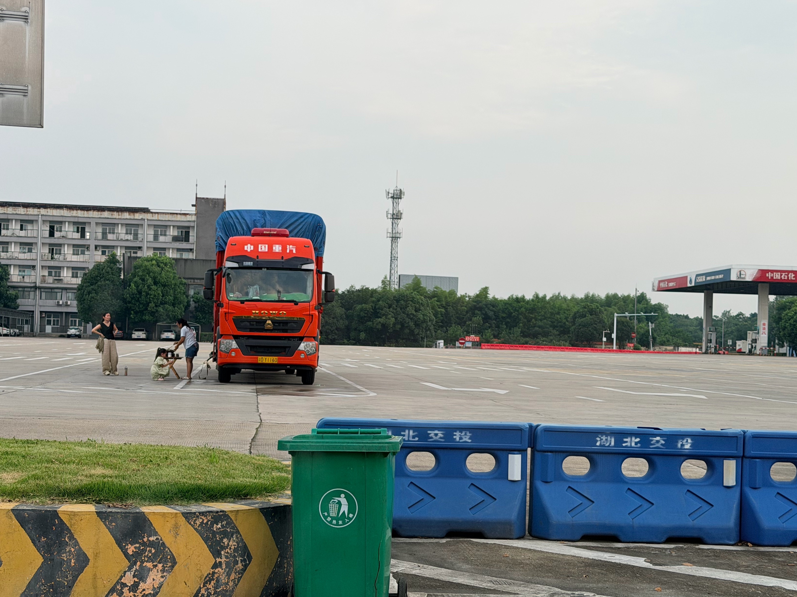 女性跑大货车🚛 真正女性力量 咸宁·咸宁服务区