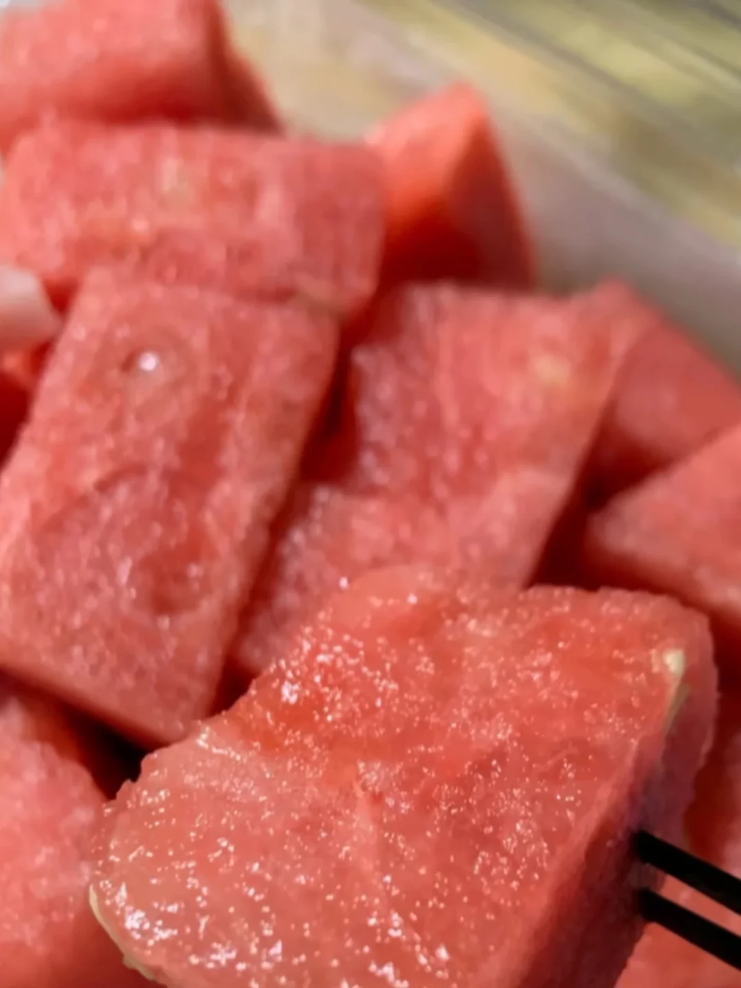 夏天来一口冰冰凉凉的西瓜