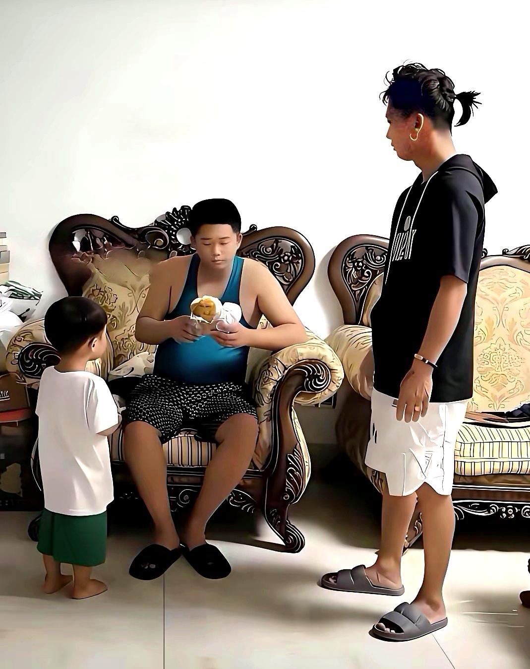 新时期的祖孙三代，
80后爷爷，00后儿子，20后孙子，开始打破人们的传统认知。