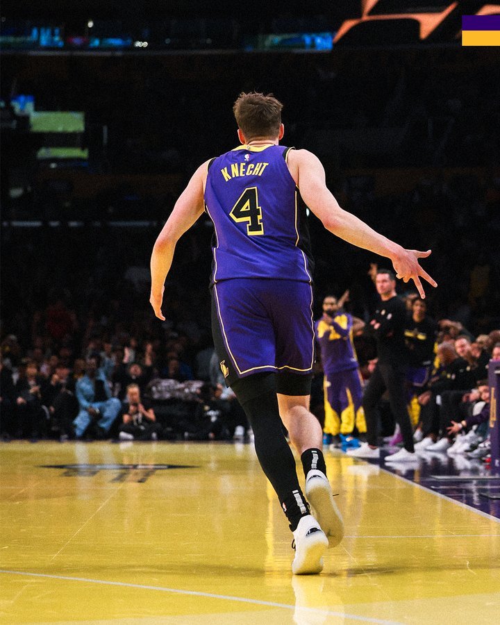 nba超会评  这太厉害了，上一场刚27这就37分9三分了 再来一颗吧，凑个整 