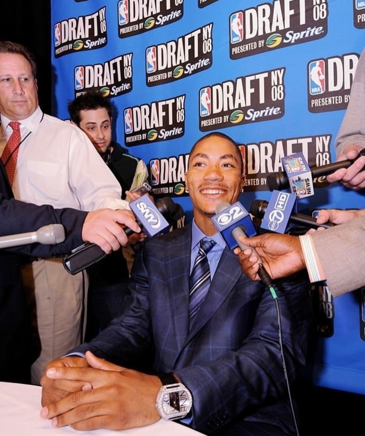 篮天下 2008年，罗斯以NBA状元的身份加入芝加哥公牛，接着成为NBA最年轻M