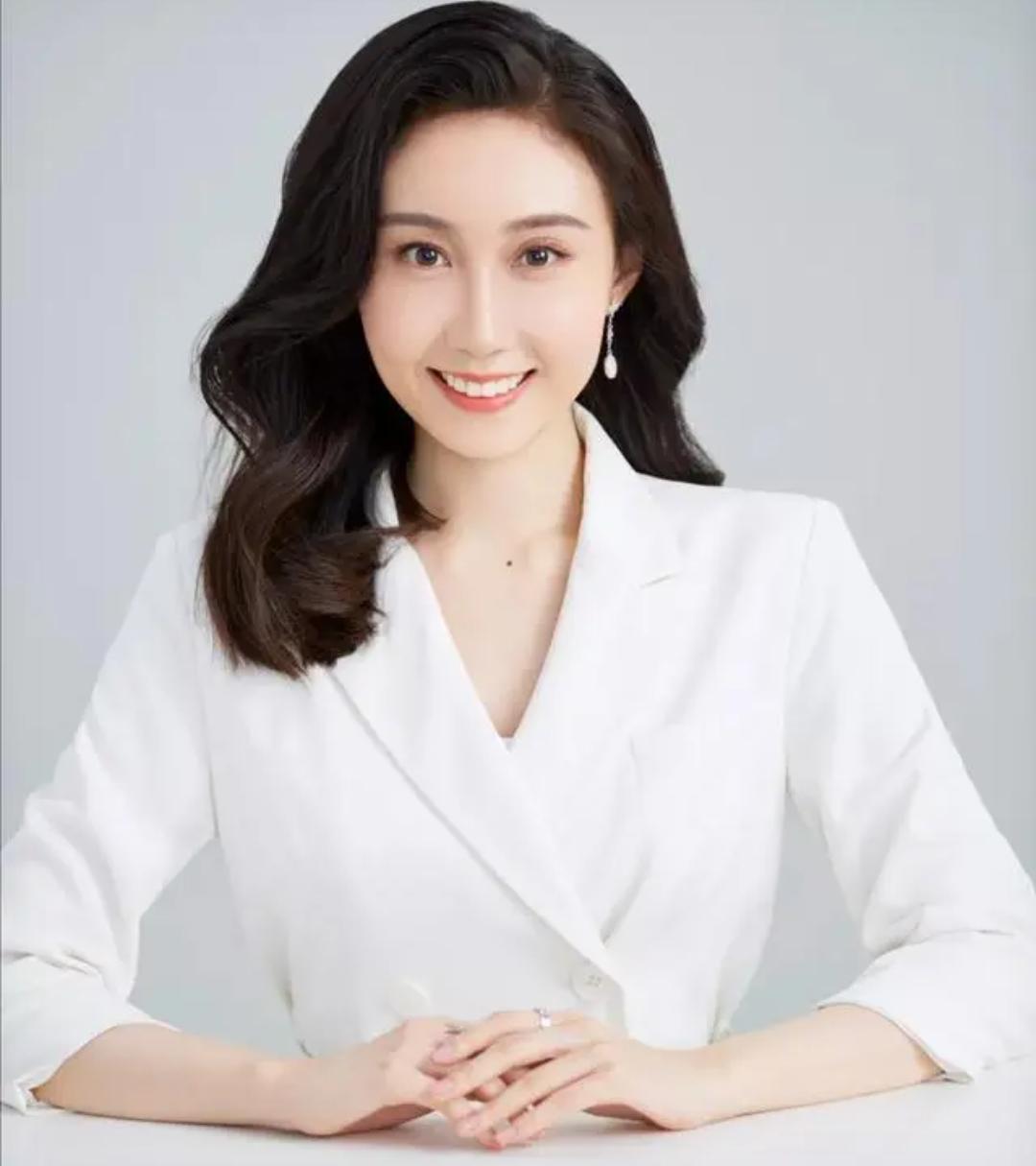 水亦诗住三层别墅卫生差，亲妈忙前忙后干活，公婆却全程坐着不动娱乐 明星