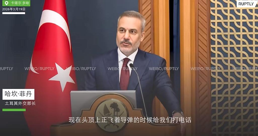 土耳其外长菲丹最近透露了一段通话细节。他在3月20日跟伊朗外长阿拉格齐通电话，当