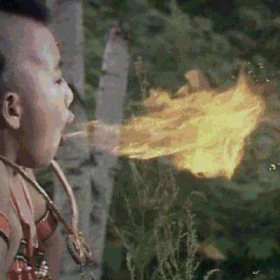 红孩儿跟太上老君是父子？瞎扯啥呢。
有人觉得红孩儿会三昧真火，所以断定红孩儿跟太