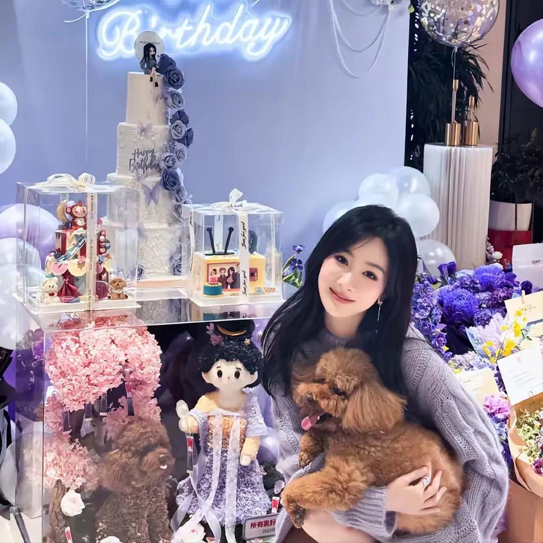 杨紫的事件风波四起，主要是粉丝太多，影响面广。
至于资源来源，真的不是观众太在意