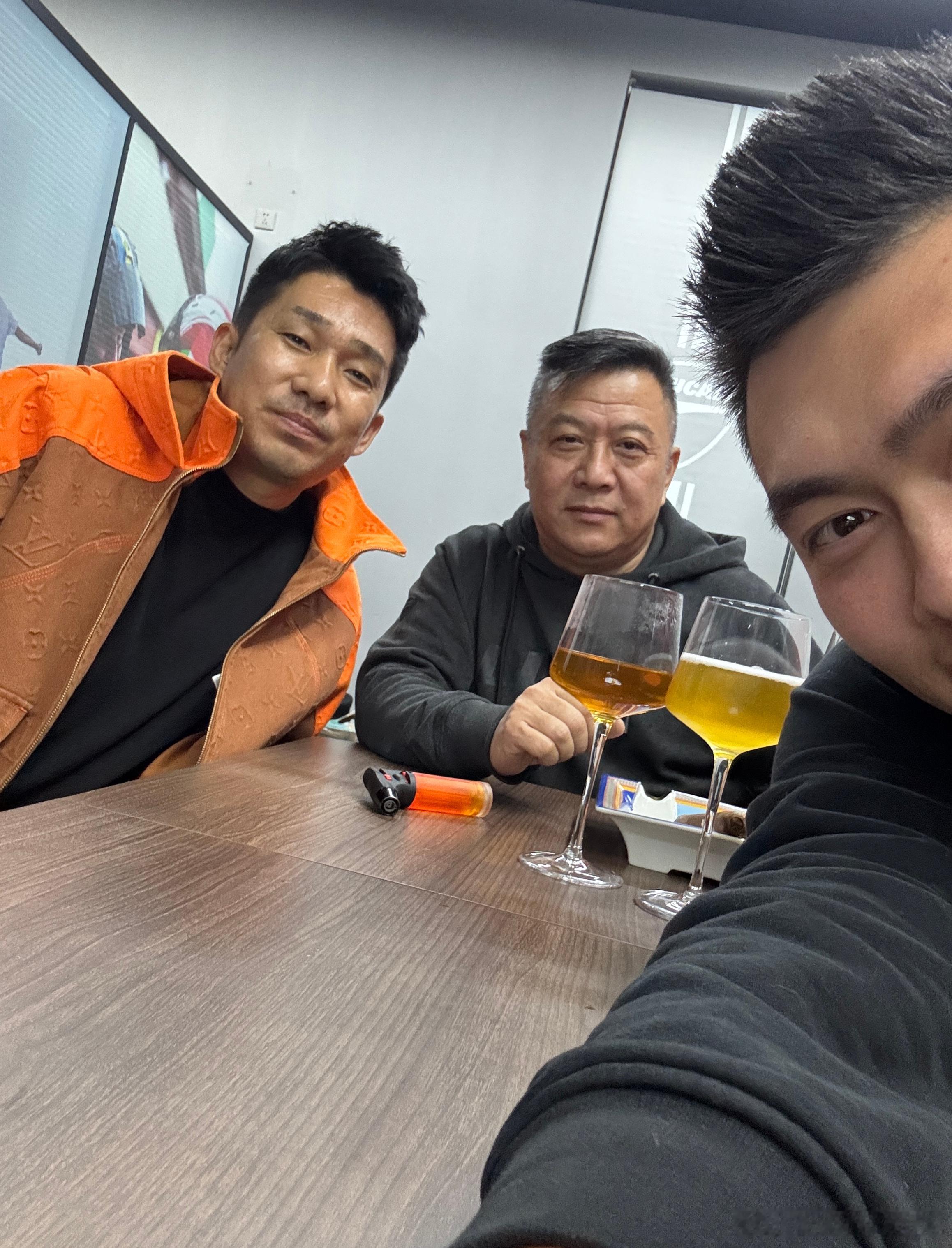 昨天跟一起看了#UFC308# 从晚上7点一直待到早上五点多才回家[笑cry]这