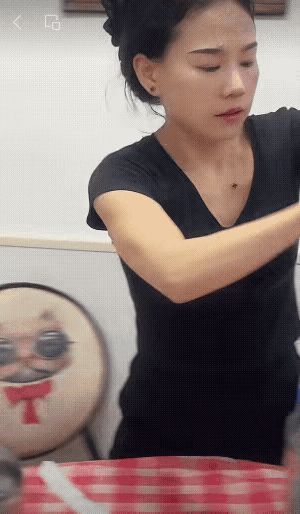 1 天呐！她的美从来不止停留于表面。
2 扁食店一天的营业额就看这盘肉馅了。
3