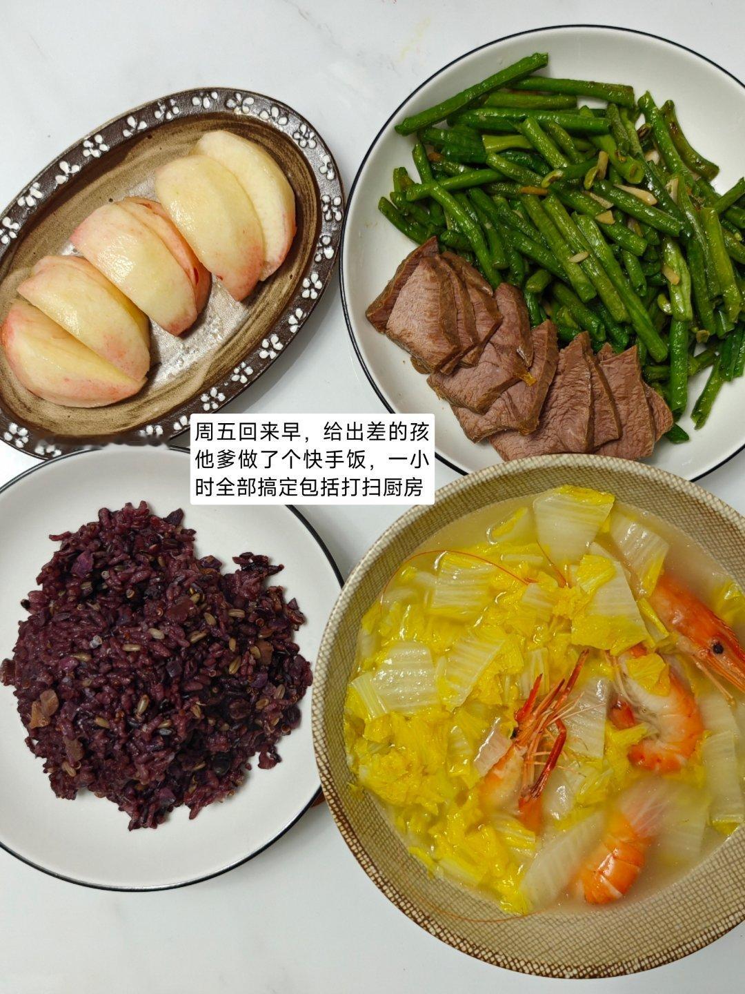 天热真的不爱出门了愿意在家忙碌，做饭，打扫卫生，干累了就睡觉。现在也不能睡太久，