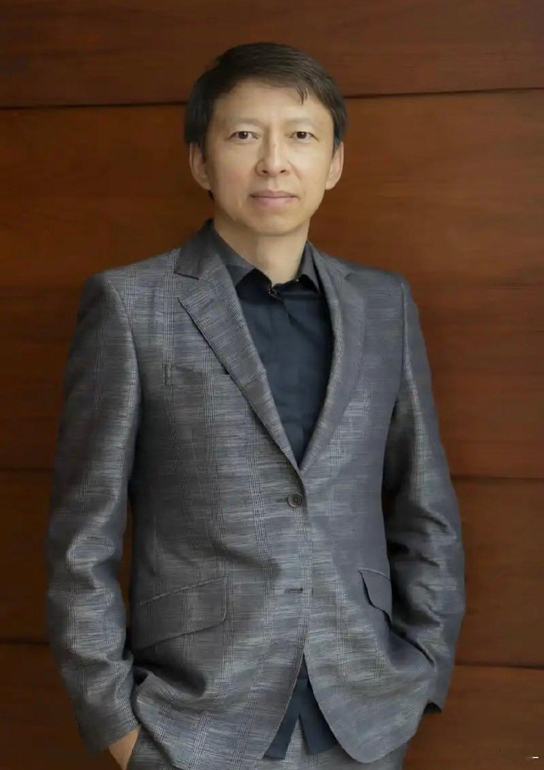 张朝阳说看美剧变聪明 别人带货张朝阳带派 张朝阳用实力诠释“带派”！cos《特别