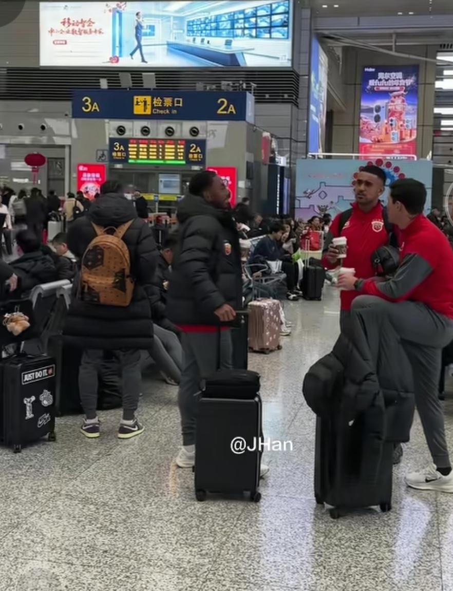 海港去南京踢超级杯为何没有开车选择坐高铁呢？其实上海到南京这点距离开车过去更为舒