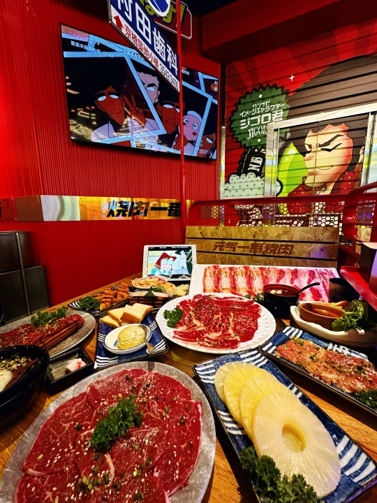 没出太原❗️在日本新宿列车🚄上吃烤肉❗️❗️