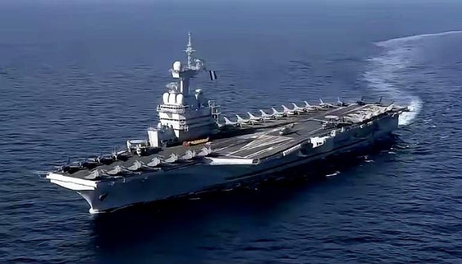 我勒个去，这回法国人脸算是丢到海里去了。

围绕法国“戴高乐”号航母的那条“跑步
