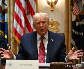 据《华尔街日报》报道，当最高法裁决他的关税违法时，特朗普正在白宫与各州州长举行闭