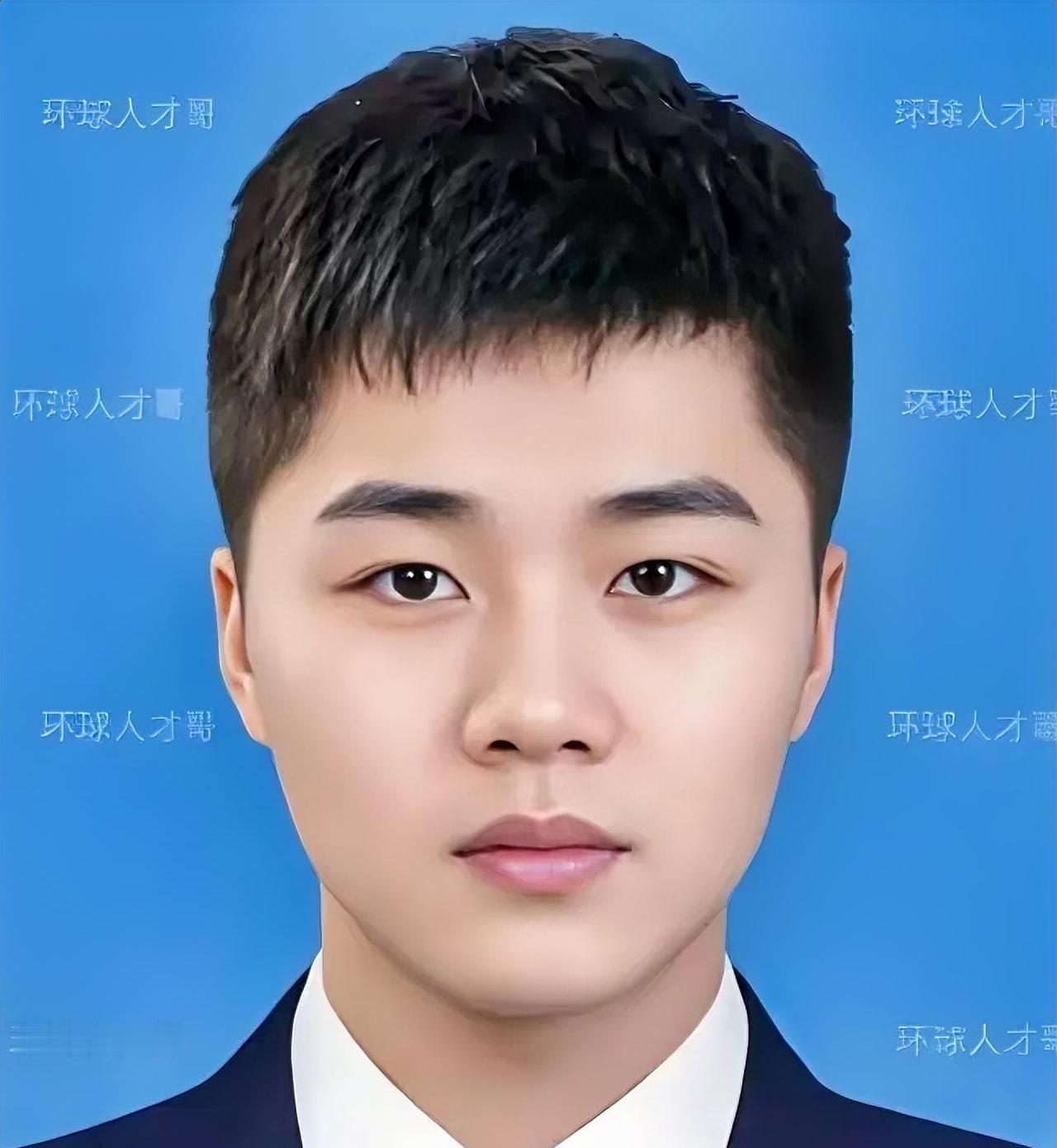冯磊，西南大学超级学霸，南洋理工大学博士，25周岁成为国内985高校的博导，正高