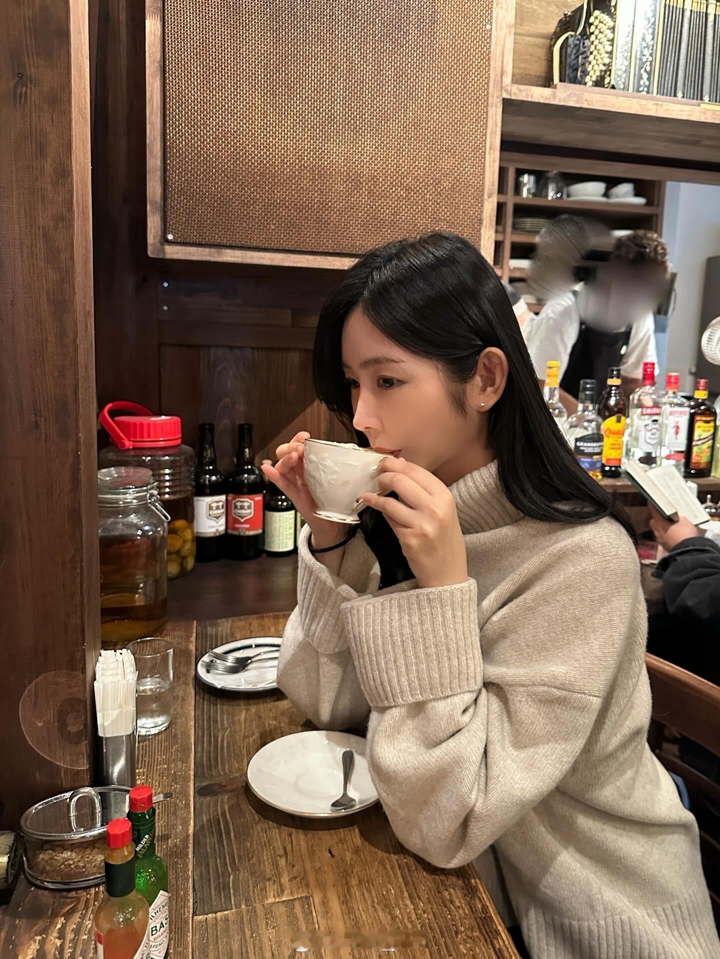 当年heart signal的全票女神近期朴智贤 