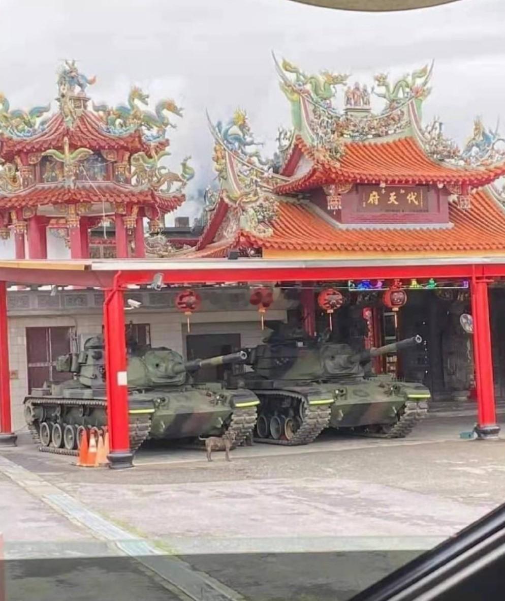 民进党当局在宫庙部署M48坦克，妄图把战火引向宗教场所，不惜用台湾百姓当“人肉盾