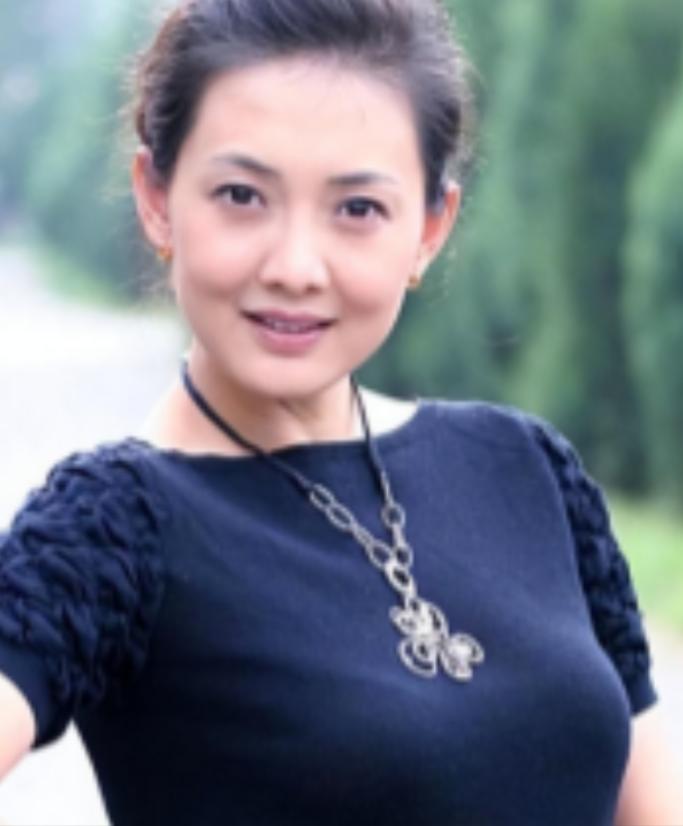 2007年，牛莉生下一女，在一次吵架的过程中，她怒气冲冲地问老公刘亚东："你比我