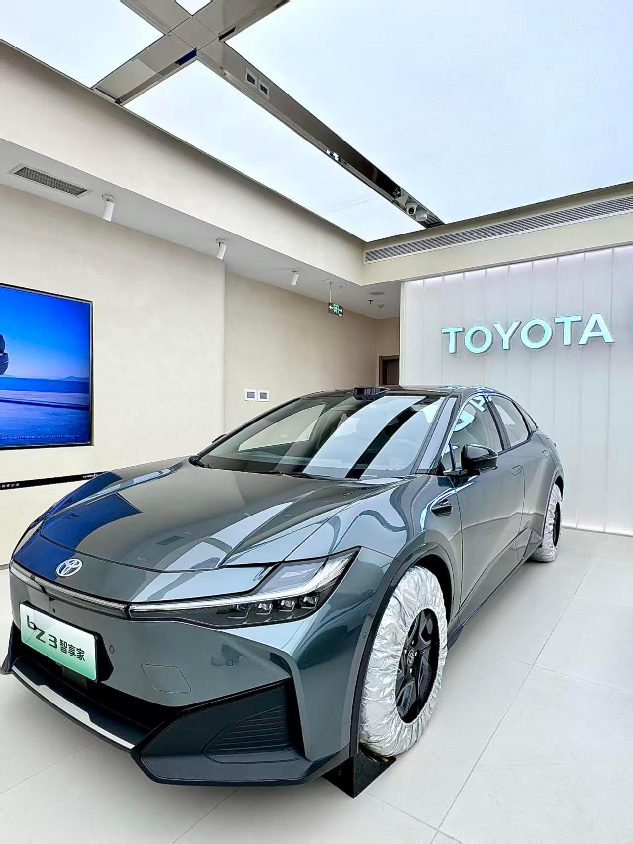 音响效果比想象中好，低音挺有劲，开车时听音乐氛围感不错，对这个价位的车来说是个惊