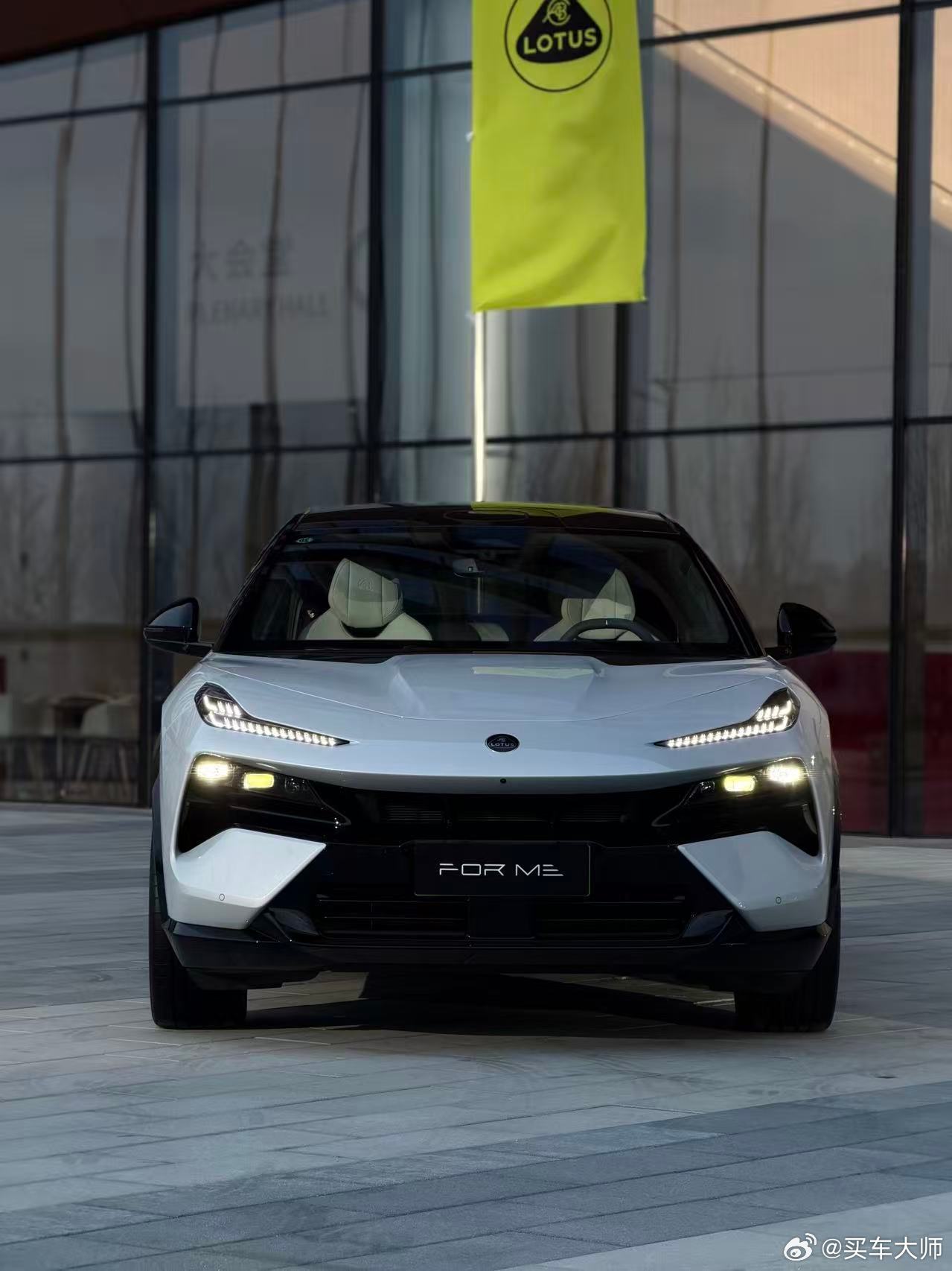 今晚上市的全新莲花ForMe  ，与其说它是区别于现有超跑SUV的第三种打开方式